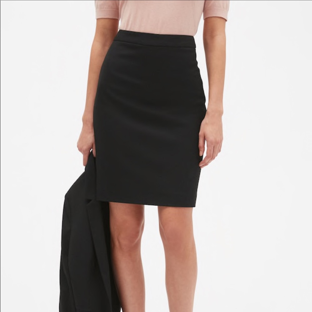 NWOT Black pencil skirt